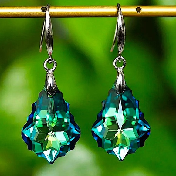 Green Austrian Crystal Necklace Earrings Set Silver Dangle Baroque Leaf E… - Picture 2 of 4